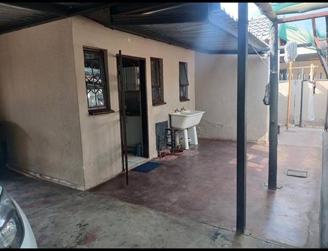 2 BEDROOM HOUSE FOR SALE IN KARENPARK